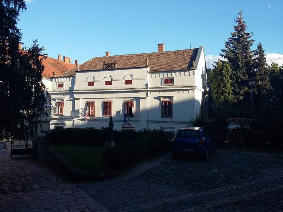 Carlone House Διαμέρισμα Έγκερ Εξωτερικό φωτογραφία
